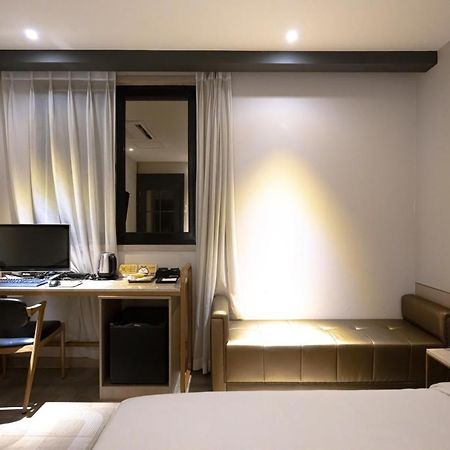 בוסאן Hound Hotel Seomyeon-Beomcheon מראה חיצוני תמונה