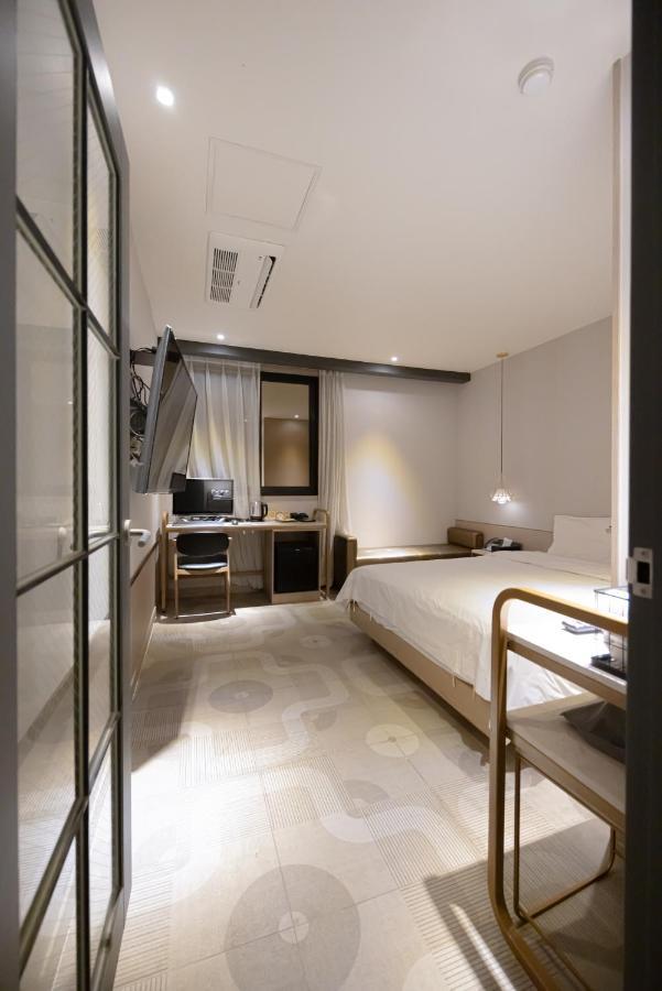בוסאן Hound Hotel Seomyeon-Beomcheon מראה חיצוני תמונה
